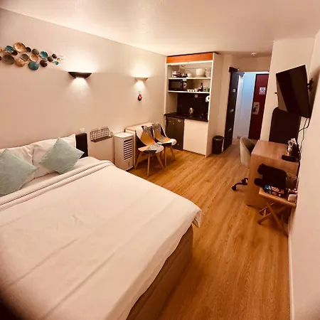 Ryan Homes - In Aparthotel, La Defense Apartment 3*
