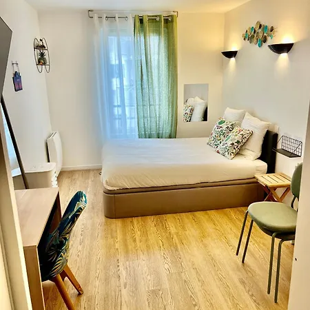 Ryan Homes - In Aparthotel, La Defense Apartment 3*